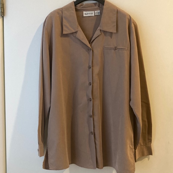 American Vintage Tops - Vintage Women’s Button-Down Blouse